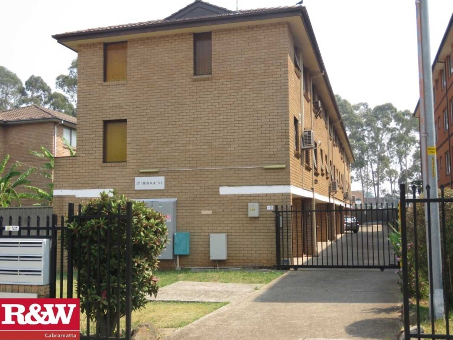 8/17 Bridge Street, Cabramatta