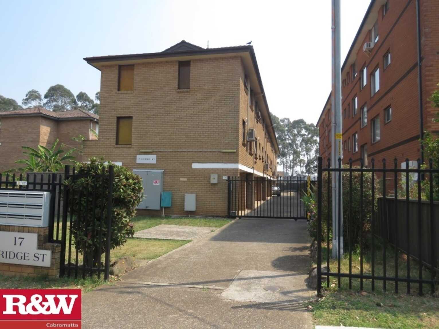 8/17 Bridge Street, Cabramatta