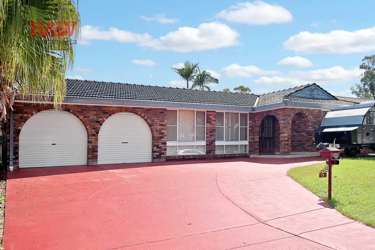 13 Daydream Crescent Hinchinbrook