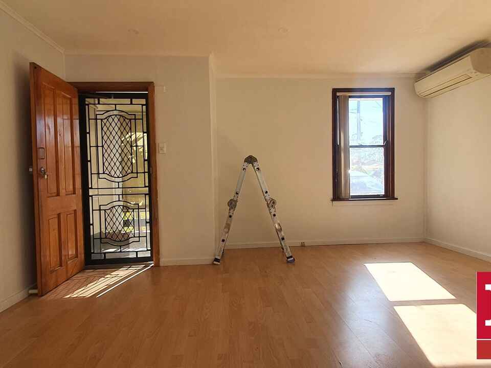 7 Kelvin Place, Busby