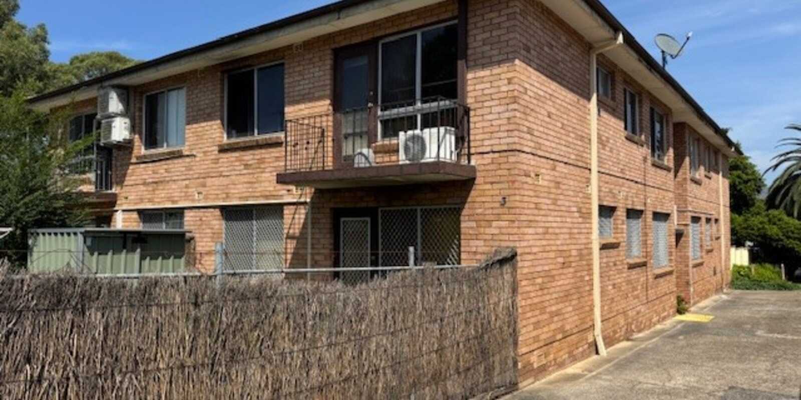 4/3 Ronald Street, Carramar