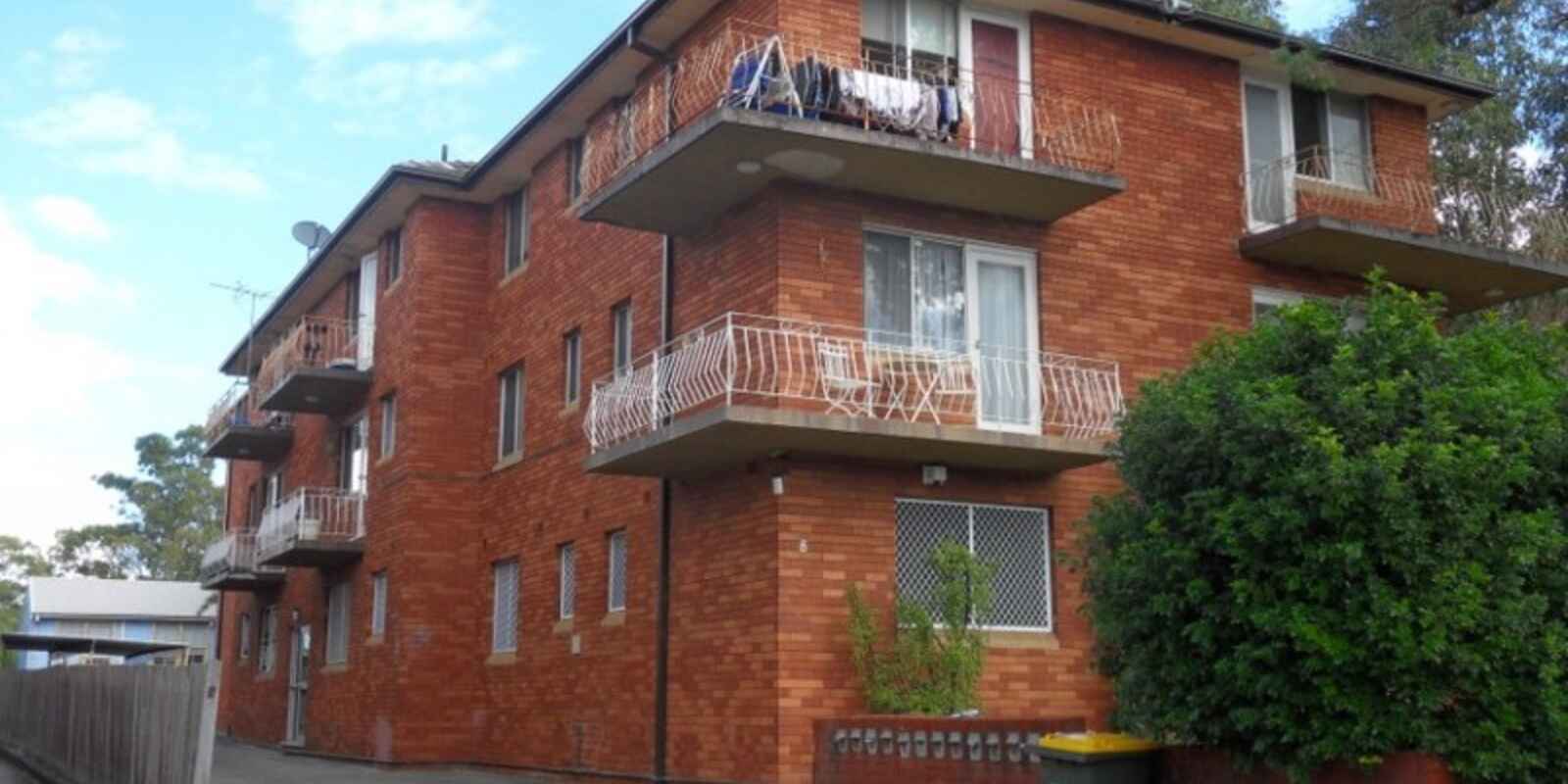 4/8 Calliope Street Guildford