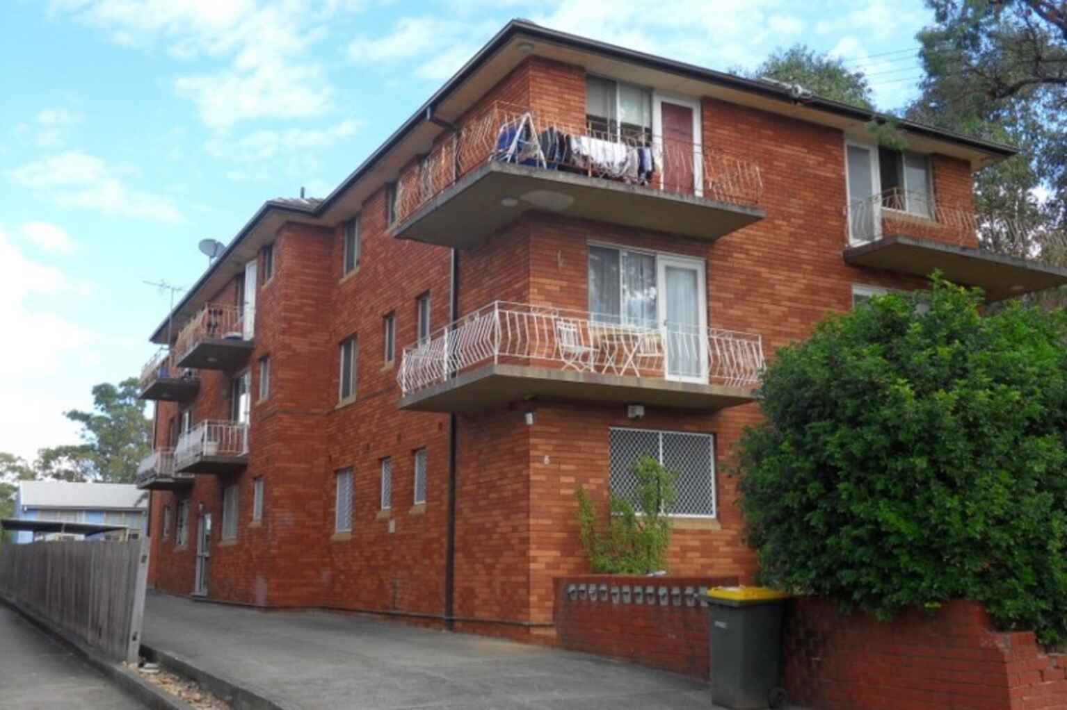 4/8 Calliope Street Guildford