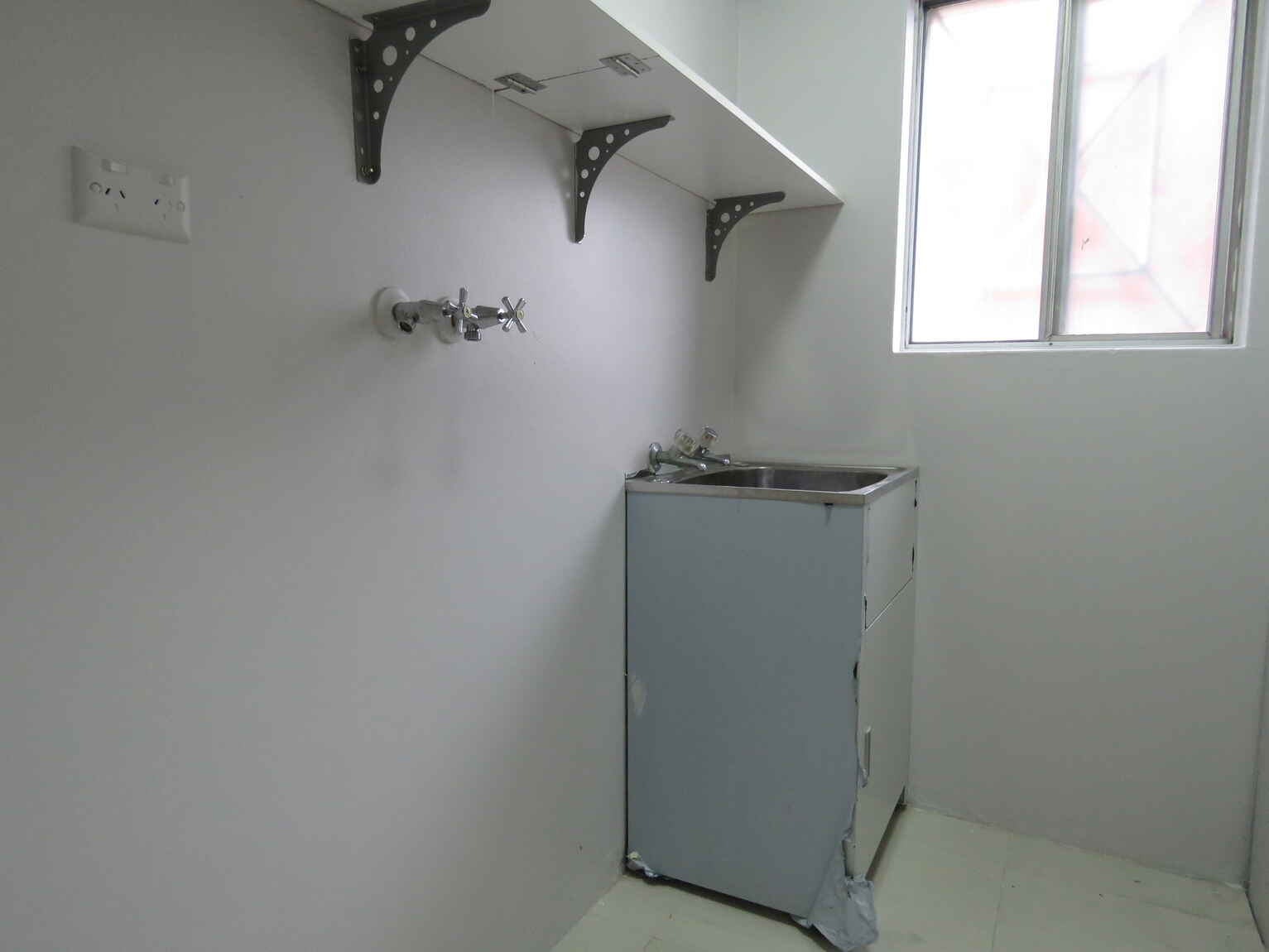 4/8 Calliope Street Guildford