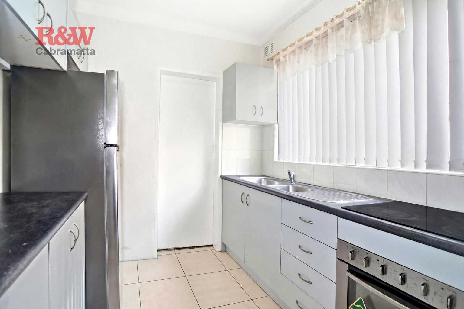 8/33 Carramar Avenue Carramar