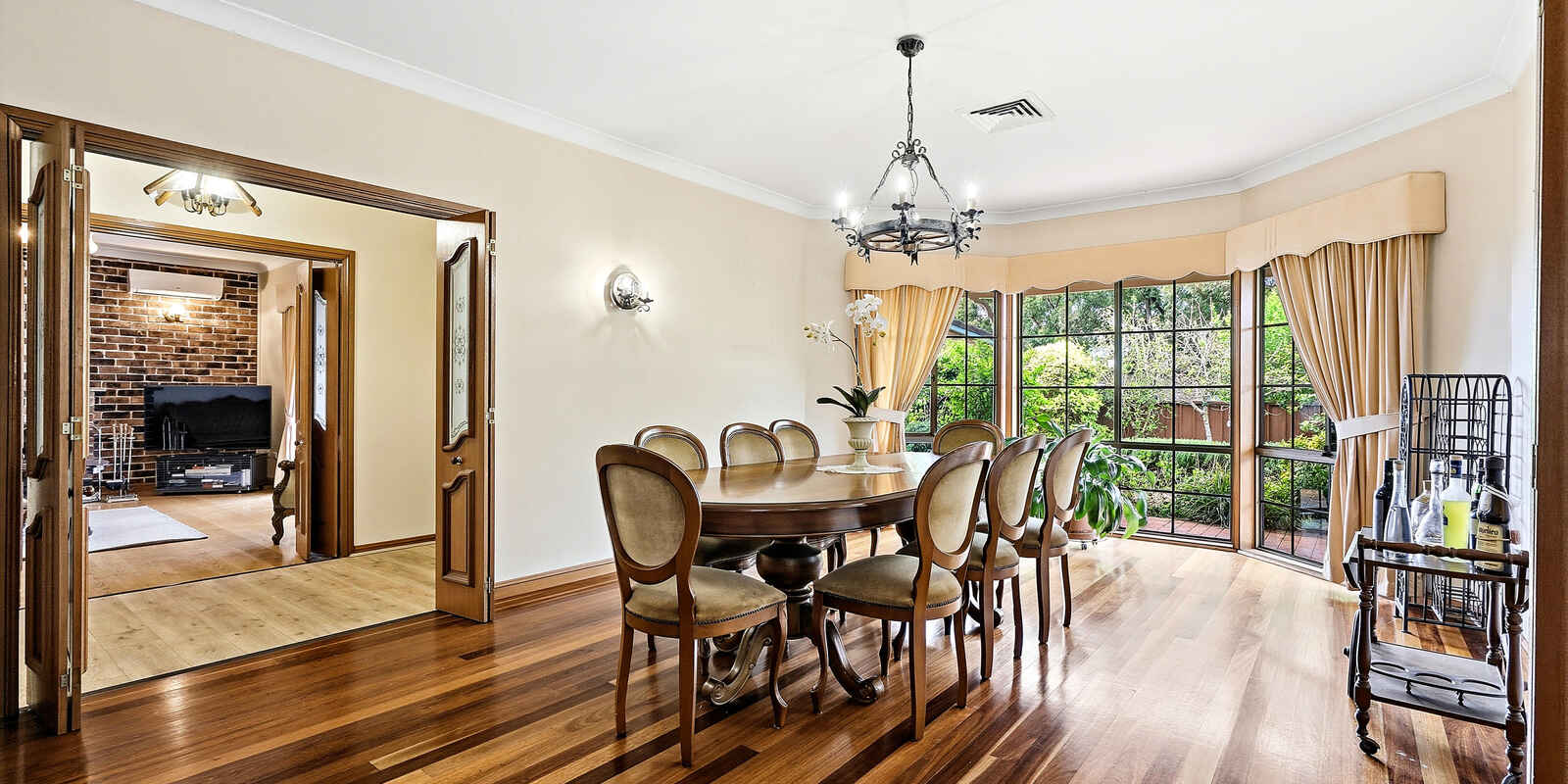 5 Phar Lap Close Casula