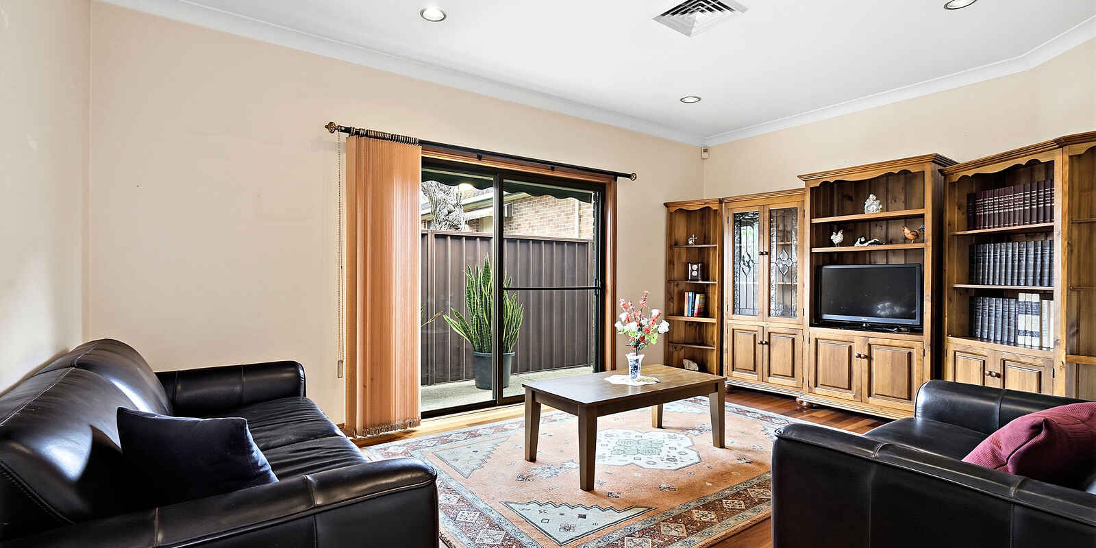 5 Phar Lap Close Casula
