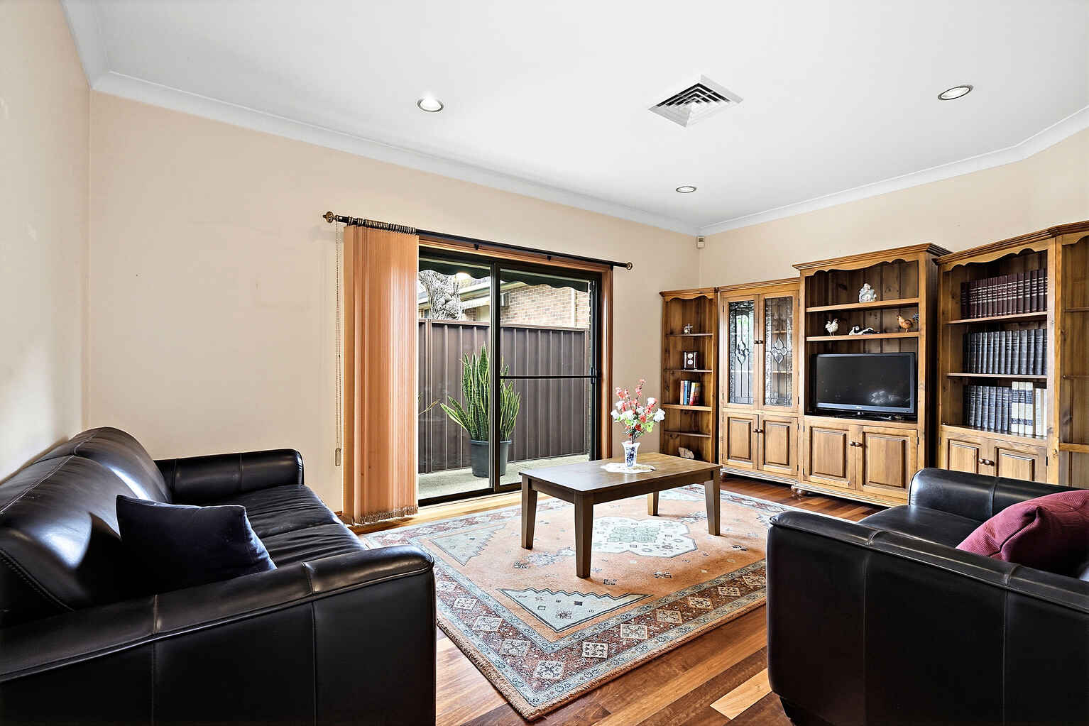 5 Phar Lap Close Casula